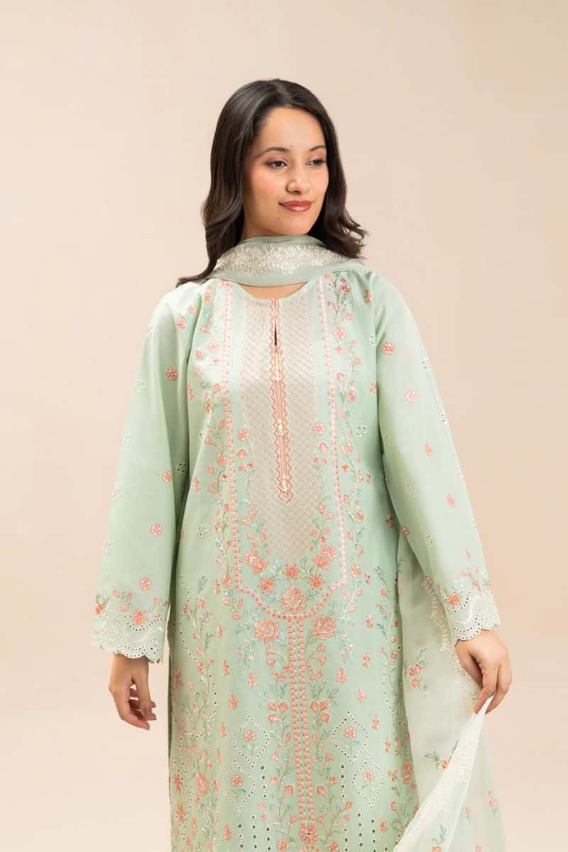 3 PIECE EMBROIDERED LAWN SUIT (LUXURY PRET)