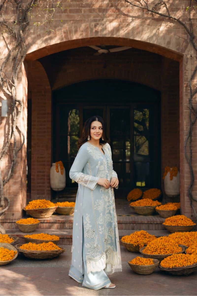Embroidered Karandi 3 Piece Unstitched Suit