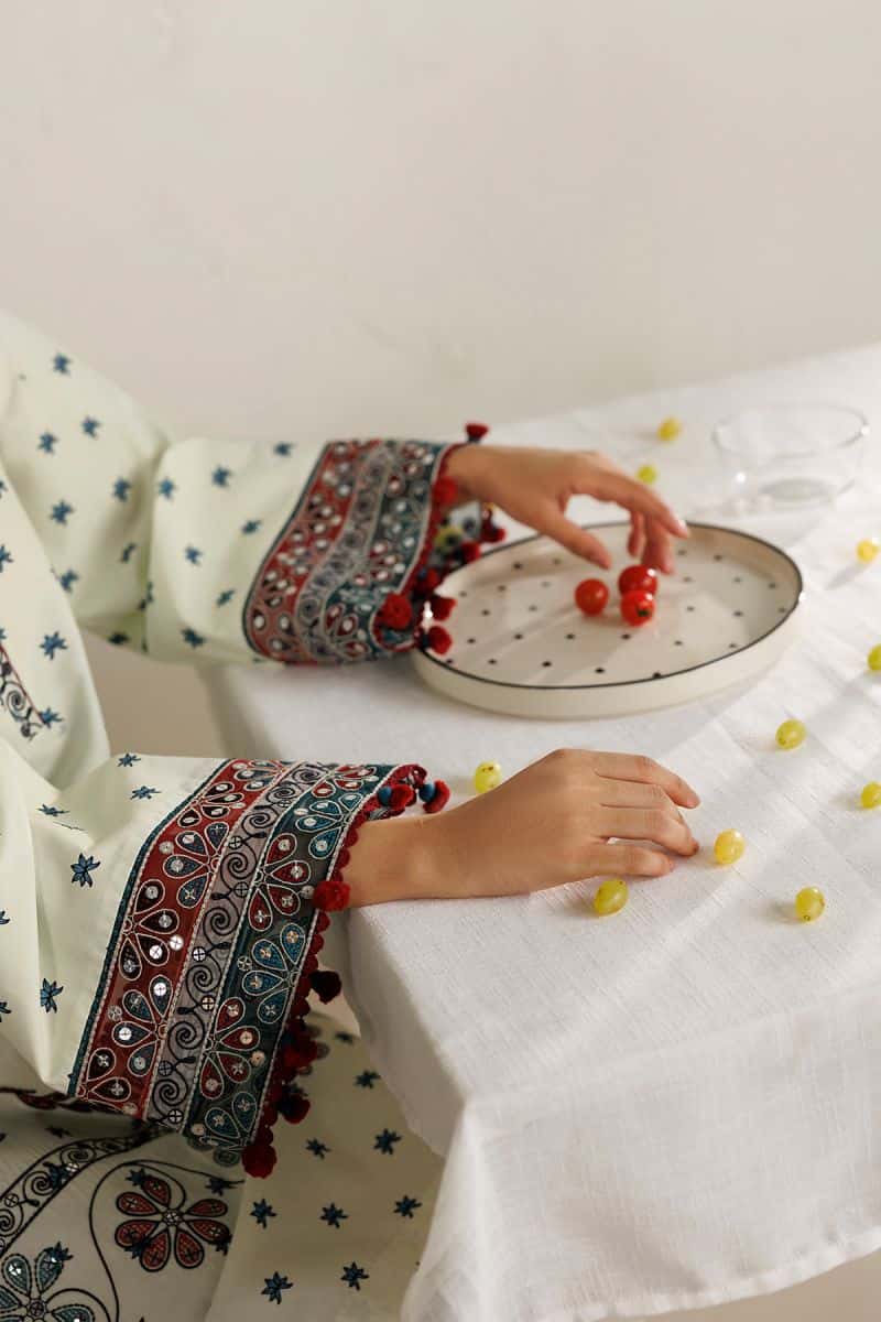 EMBROIDERED LAWN USE-9389 - alternate view