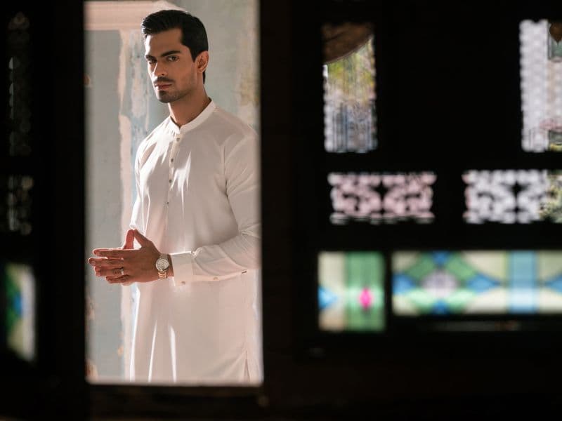 White Kameez Shalwar thumbnail