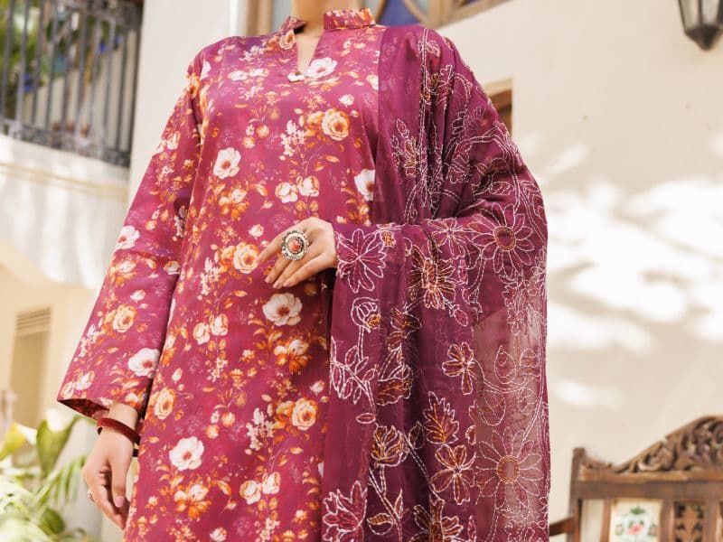Maroon Lawn Stitched 3Pc