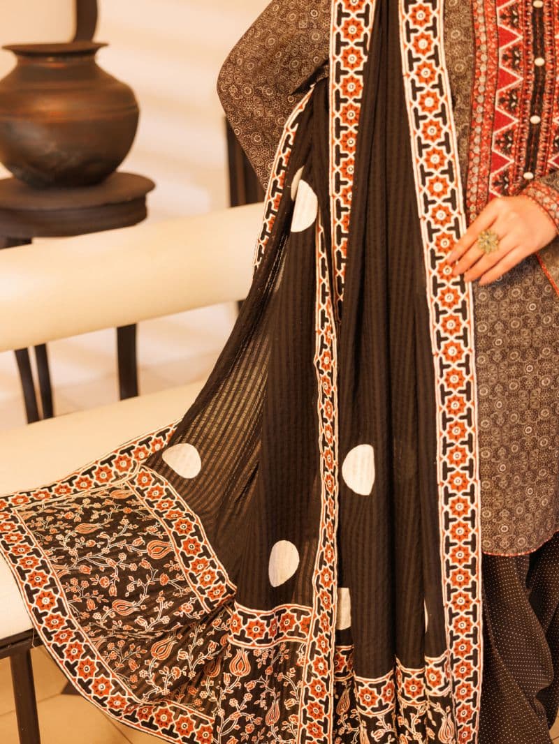 Black Lawn Stitched 2Pc