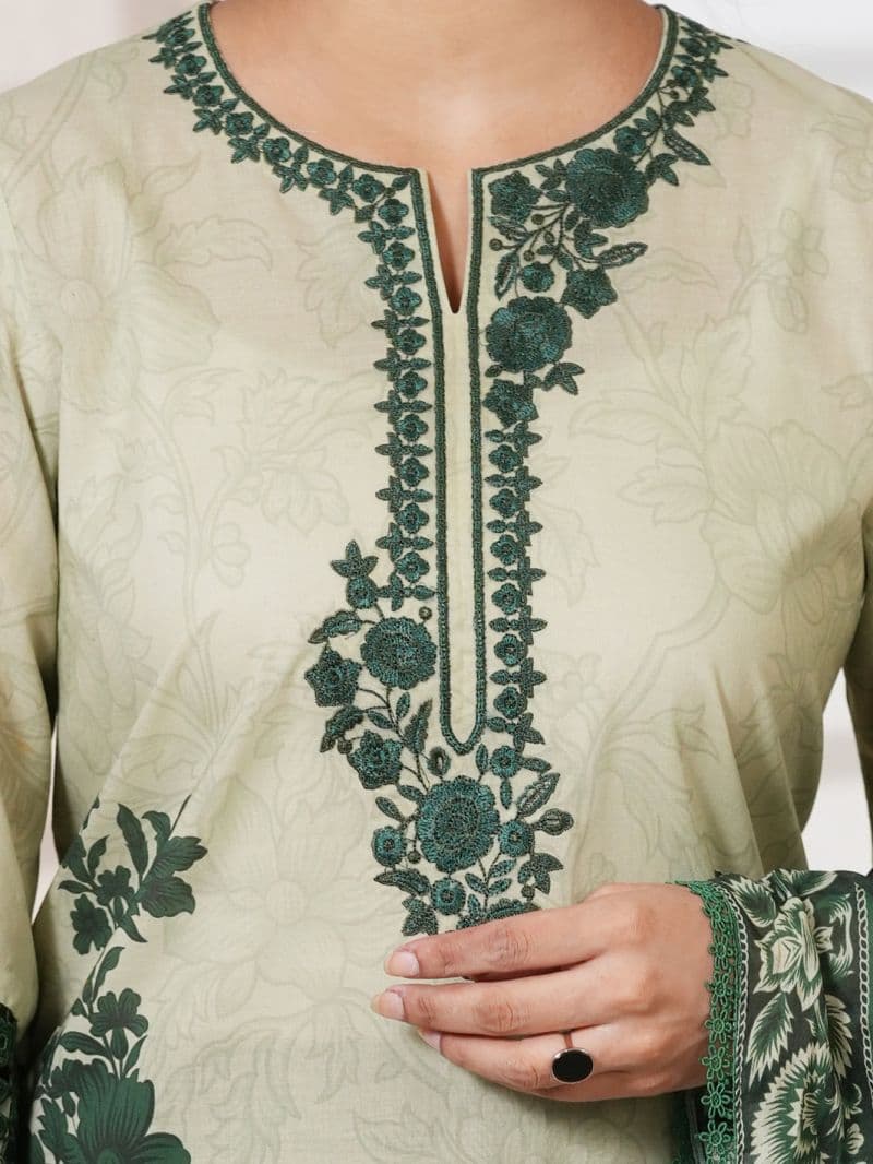 Green Cambric Unstitched 3Pc thumbnail