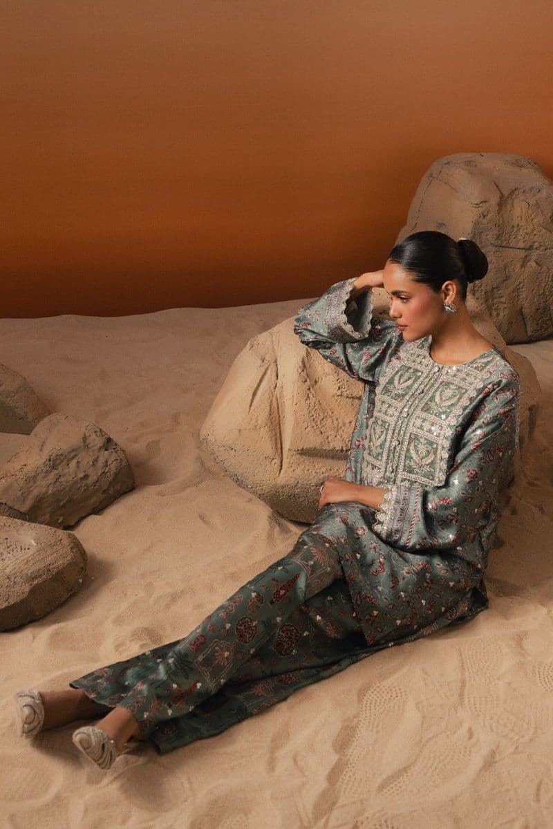 EMBROIDERED SHAMOZE SILK SHIRT (LUXURY-PRET) thumbnail