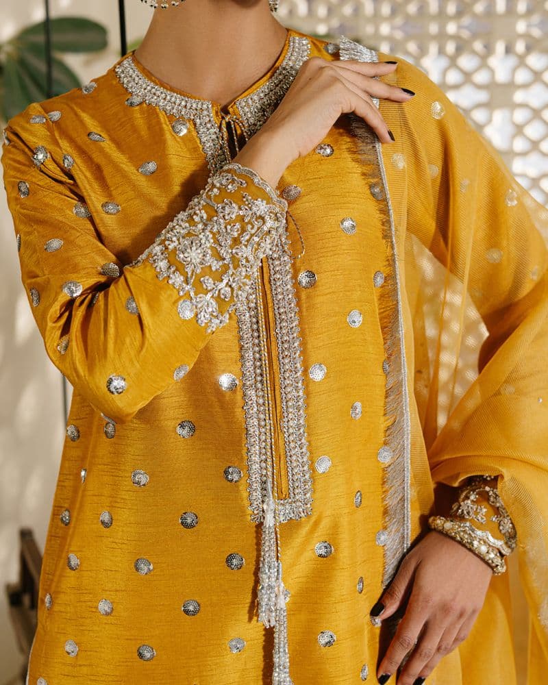 A Rich Ocar Yellow Jacquard Ready-to-Wear Suit thumbnail