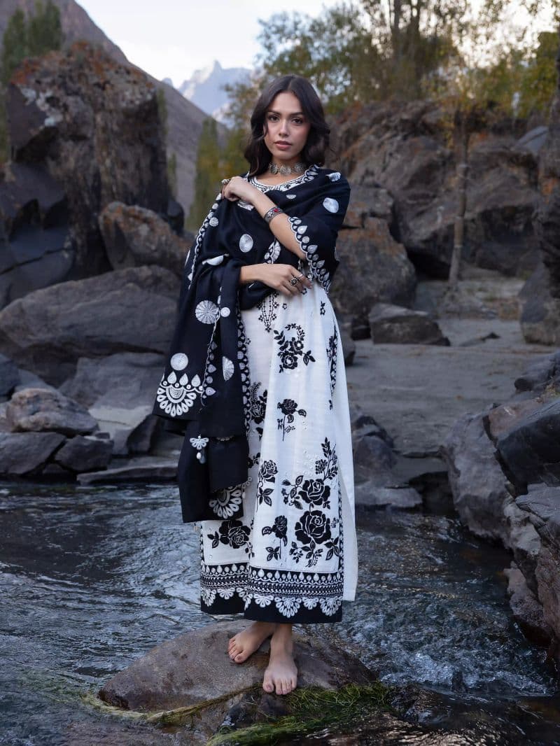 Embroidered Khaddar Suit - EWU6V11-34010-3P thumbnail