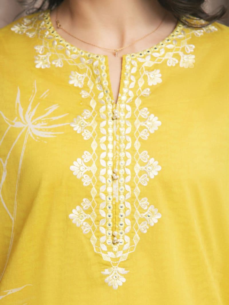 Embroidered Lawn Suit - EWU6V1-33011-3P thumbnail