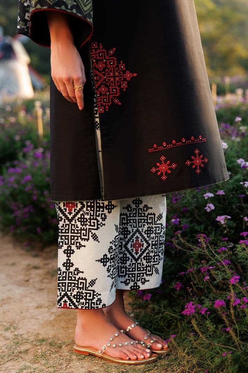 EMBROIDERED LAWN RTW-9301 thumbnail