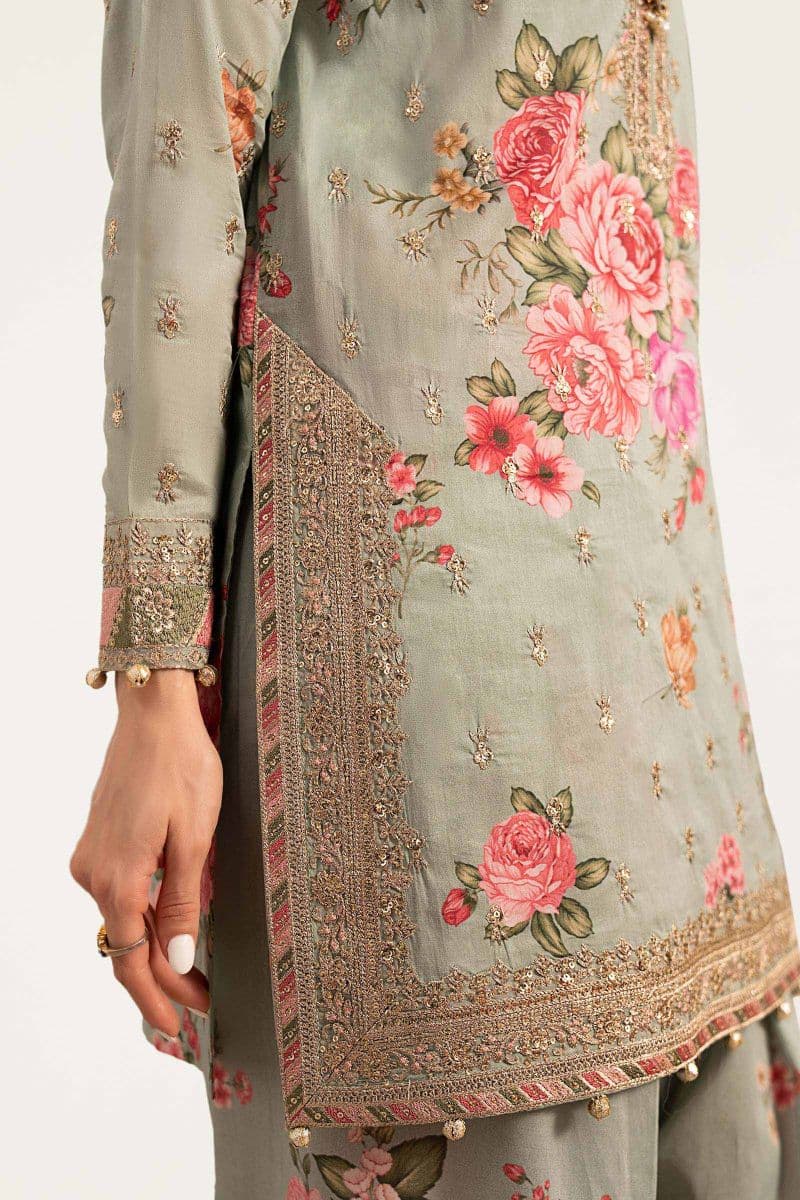 3 Piece Embroidered Lawn Suit thumbnail