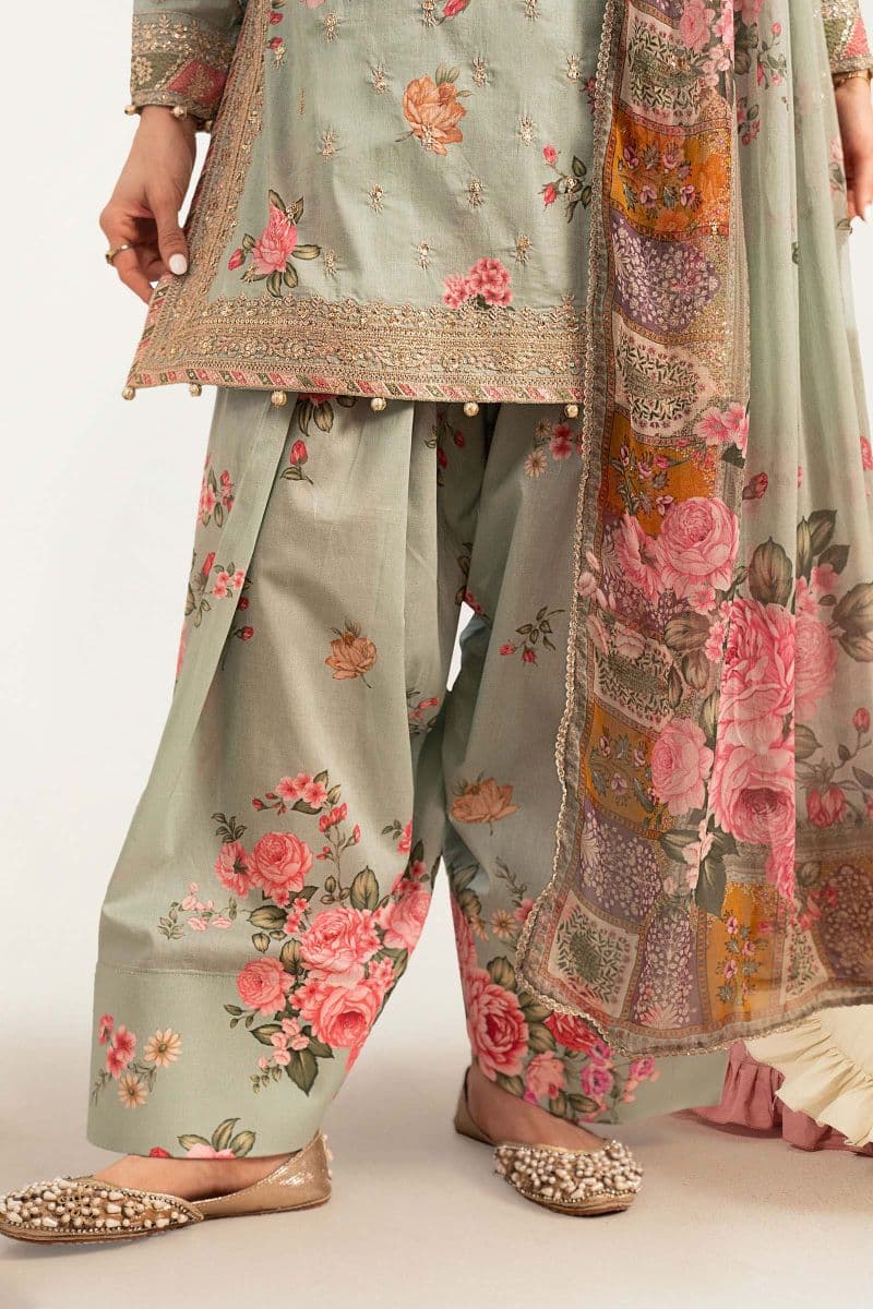 3 Piece Embroidered Lawn Suit thumbnail