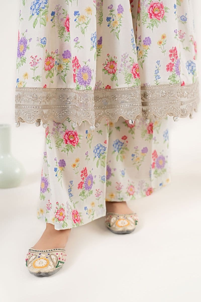 3 Piece Embroidered Lawn Suit thumbnail