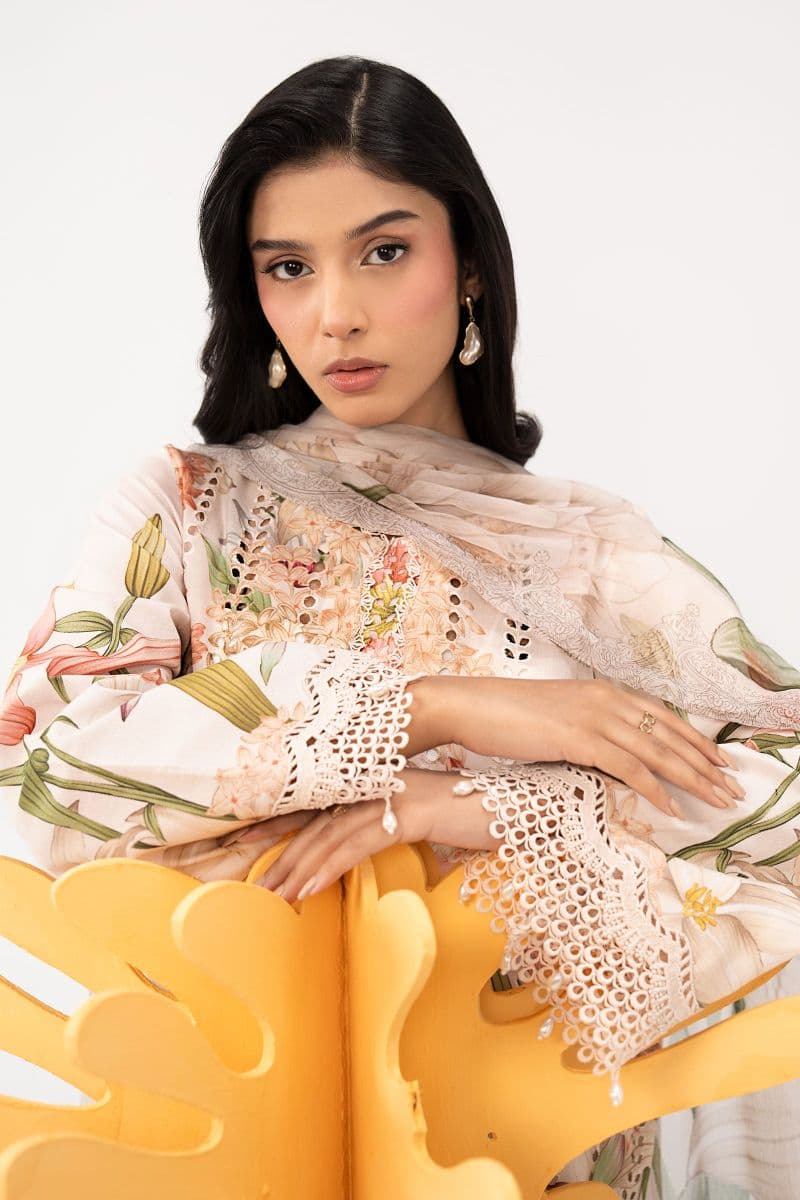 3 Piece Embroidered Lawn Suit thumbnail