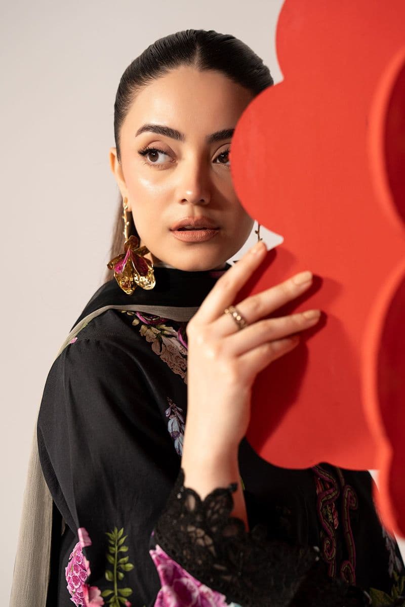3 Piece Embroidered Lawn Suit thumbnail