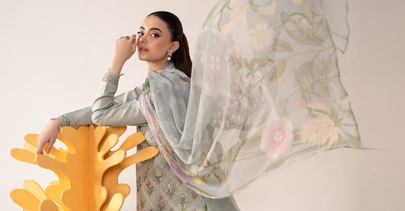 3 Piece Embroidered Lawn Suit thumbnail