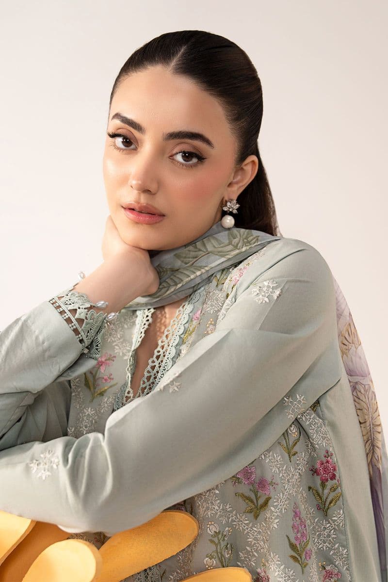 3 Piece Embroidered Lawn Suit thumbnail