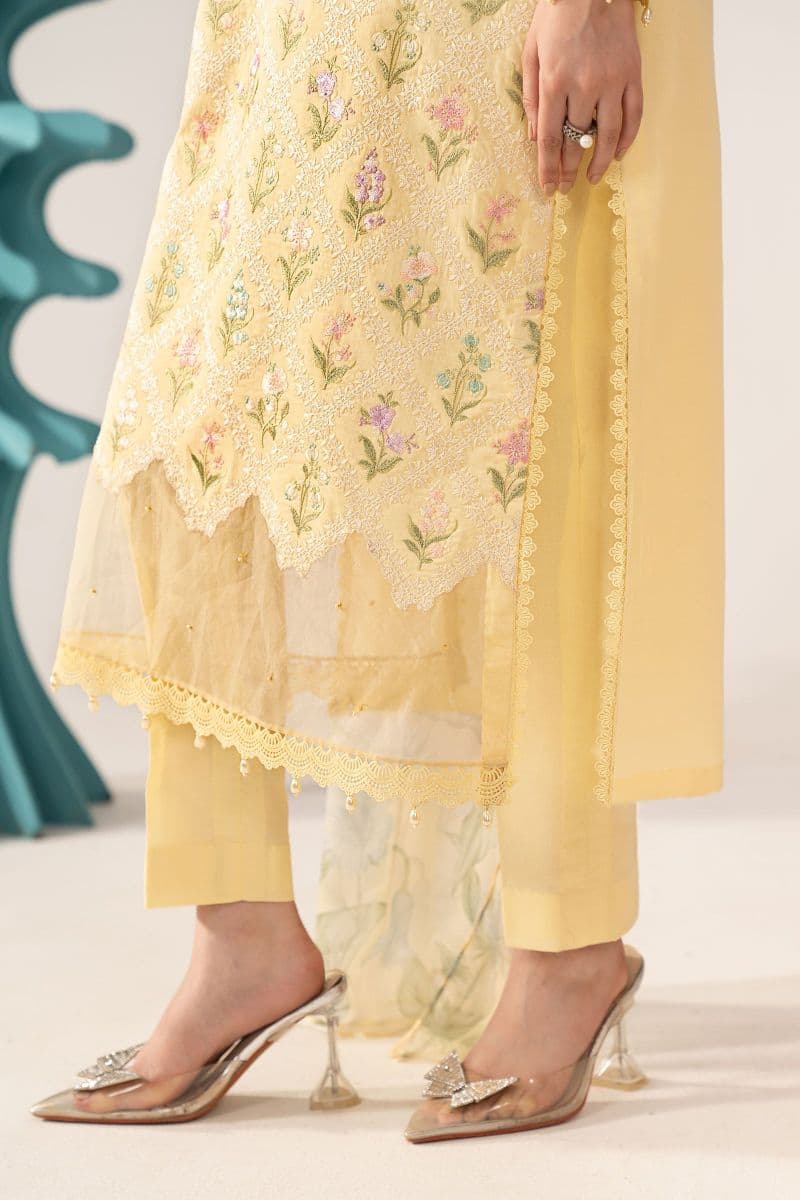 3 Piece Embroidered Lawn Suit thumbnail