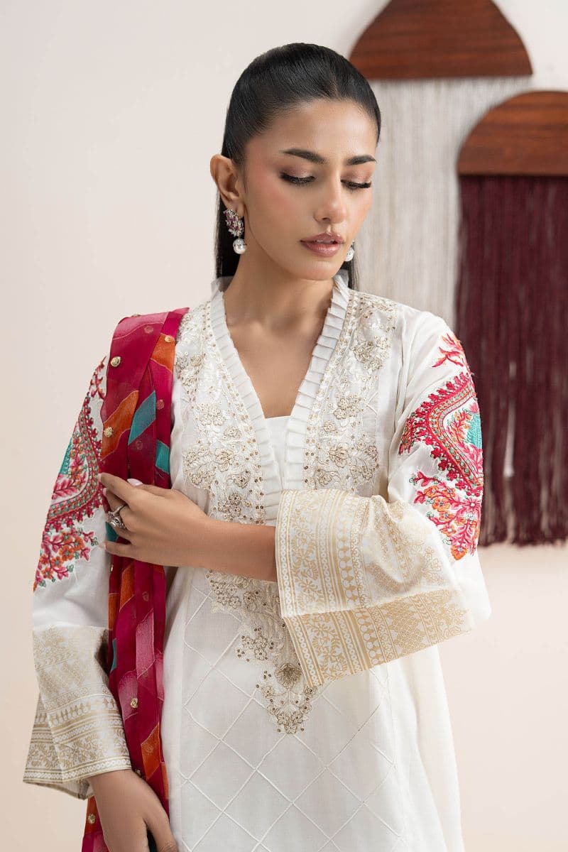 3 Piece Embroidered Lawn Suit thumbnail