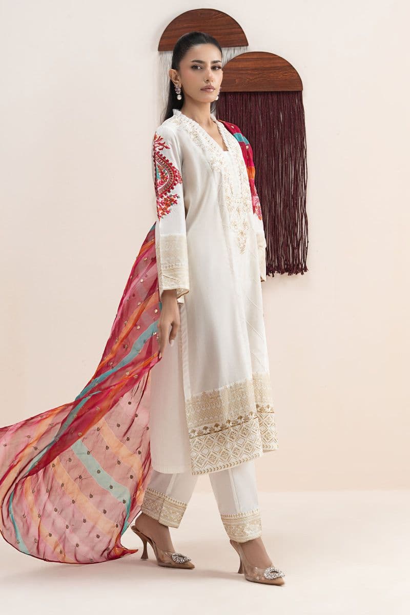 3 Piece Embroidered Lawn Suit thumbnail