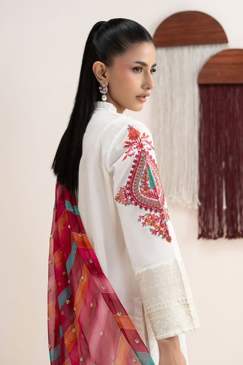 3 Piece Embroidered Lawn Suit thumbnail