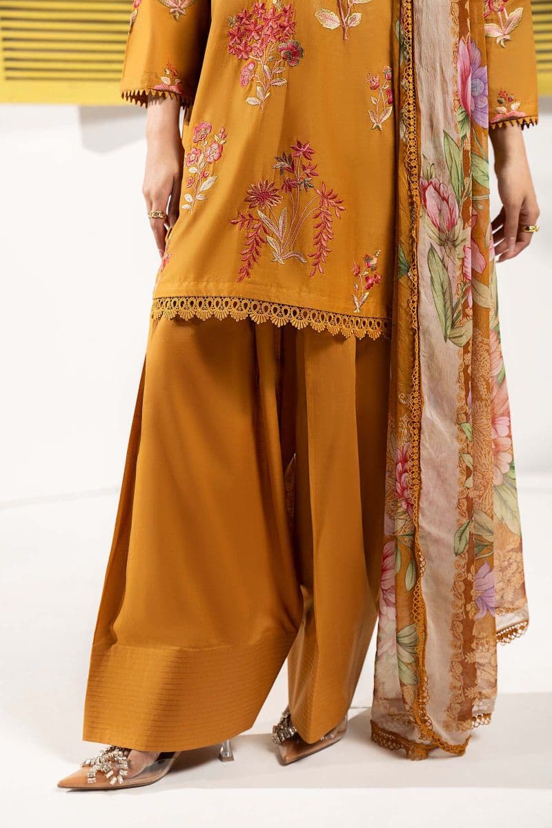 3 Piece Embroidered Lawn Suit thumbnail