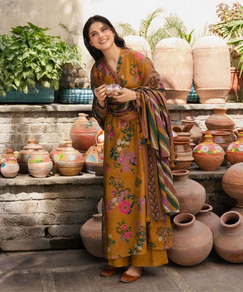 3 Piece - Printed Premium Khaddar Suit
