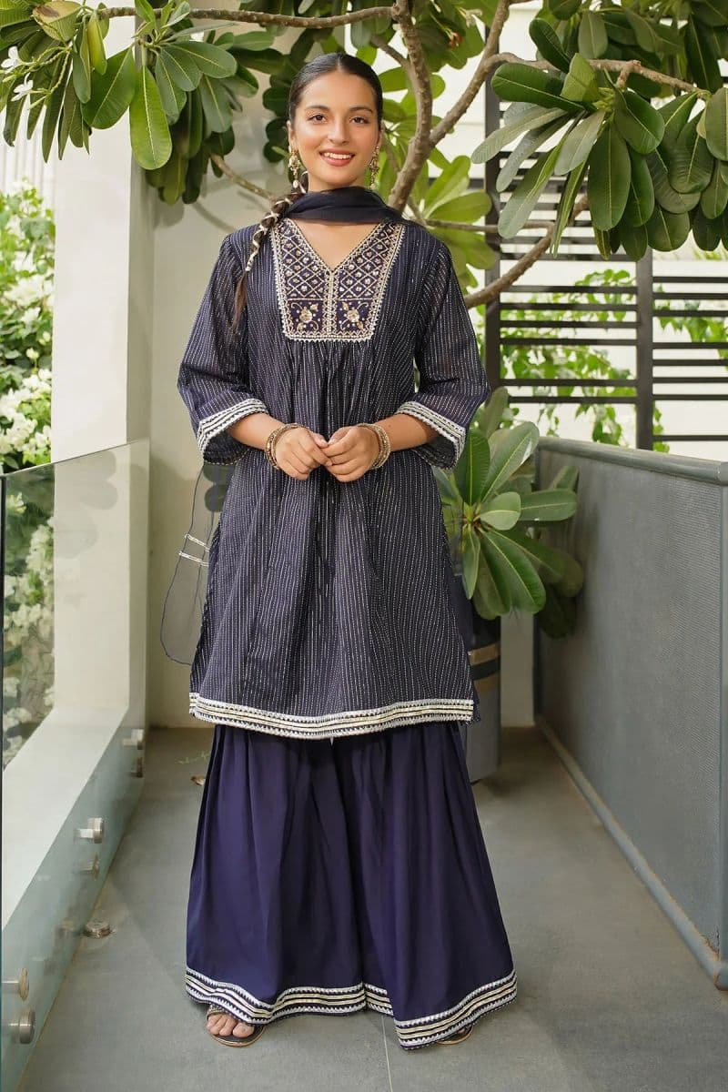 Zari Jacquard Hand Adda Work 3 Pc Suit thumbnail