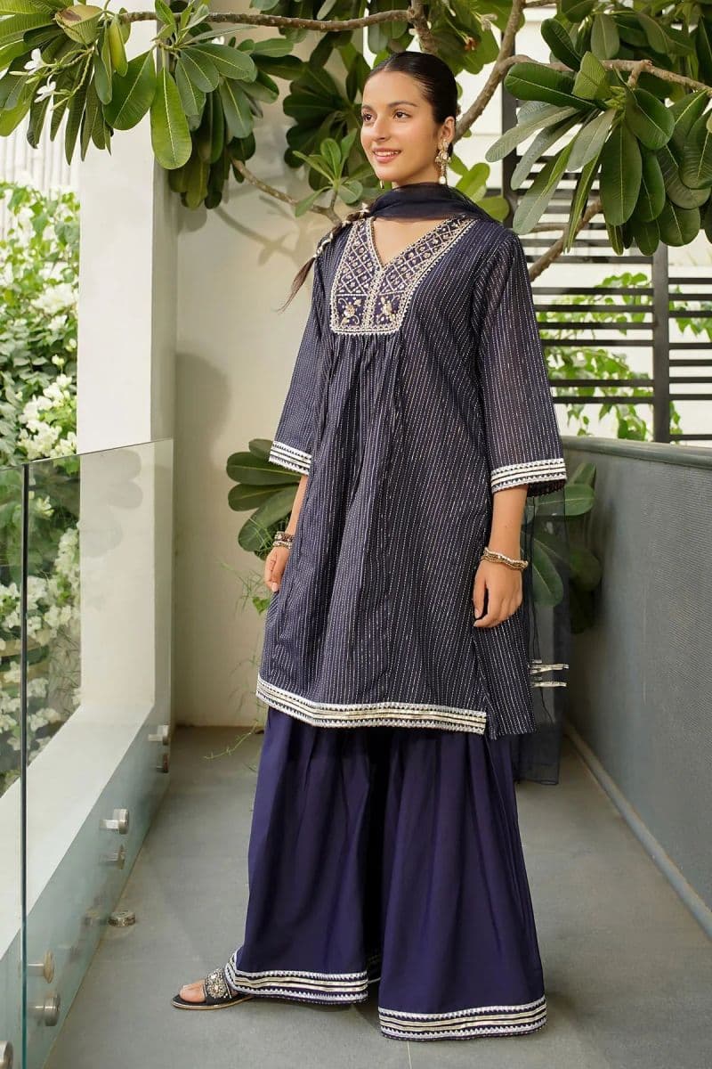 Zari Jacquard Hand Adda Work 3 Pc Suit thumbnail