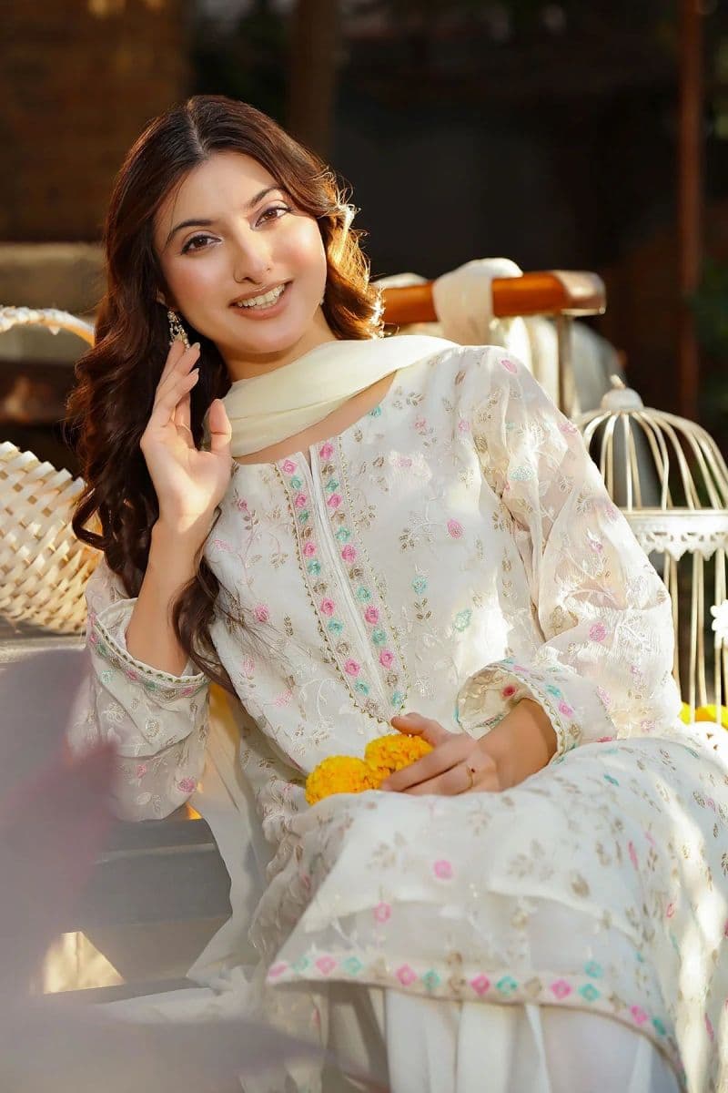 Womens Chiffon Embroidered 3 Pc Suit thumbnail