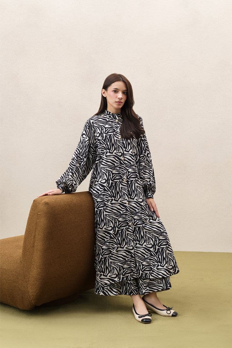2 Piece Printed Textured Jacquard Suit Pret thumbnail