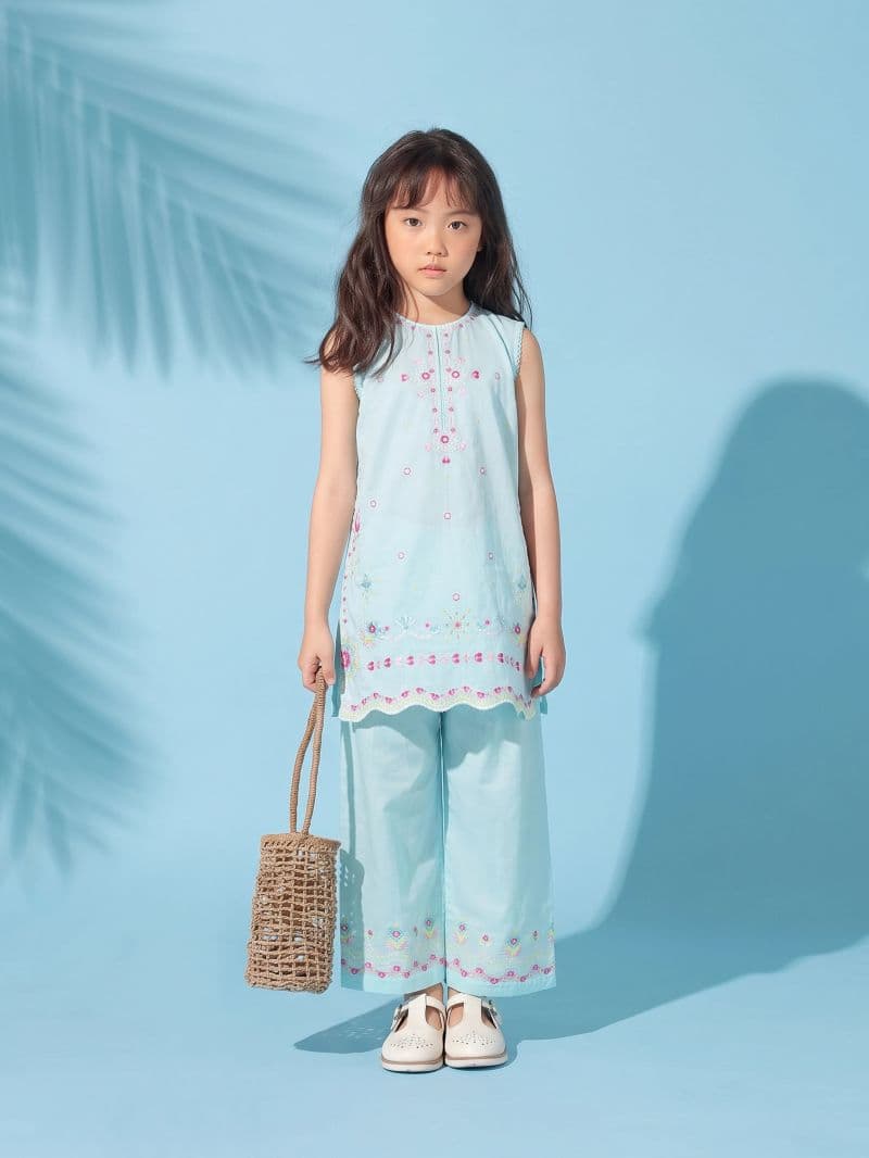 Embroidered Lawn Co-Ord Set thumbnail