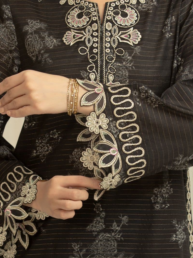 Embroidered Lawn Suit - EWU6V23-33401-3P thumbnail