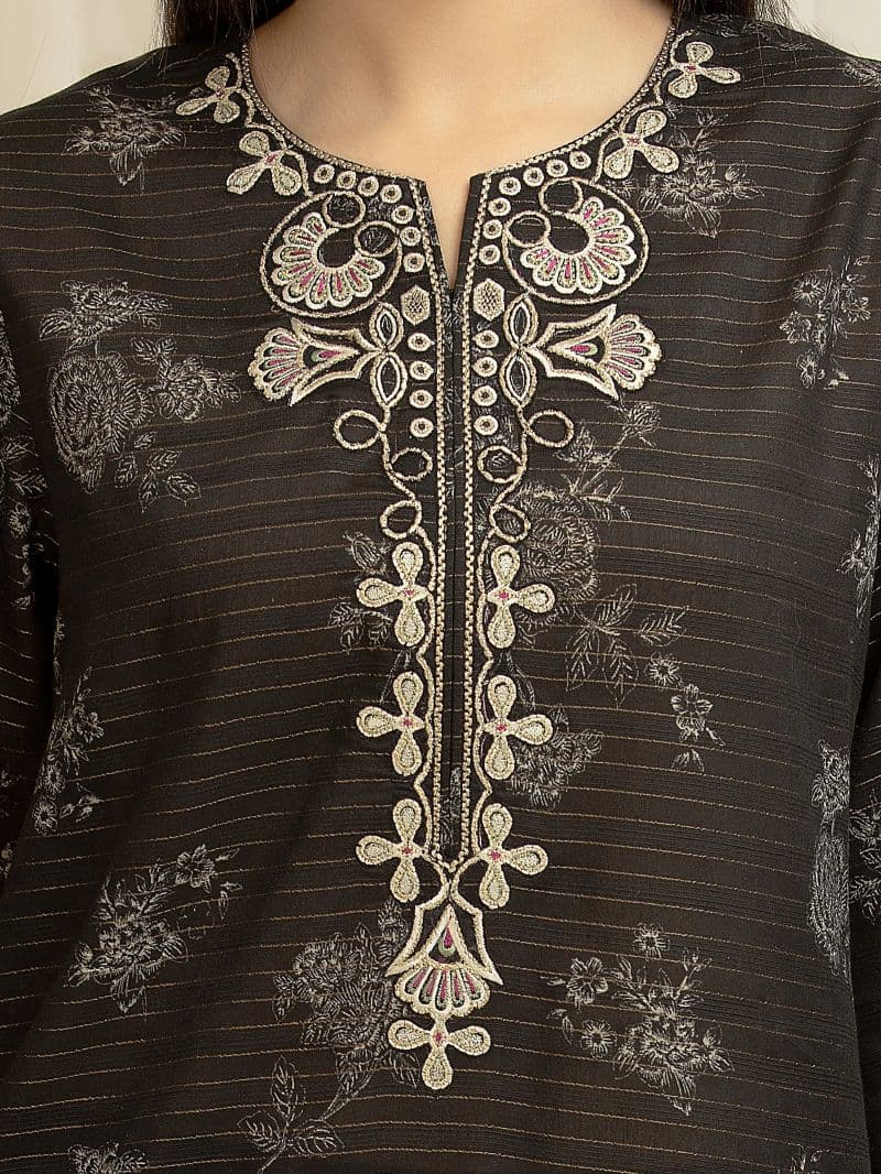 Embroidered Lawn Suit - EWU6V23-33401-3P thumbnail
