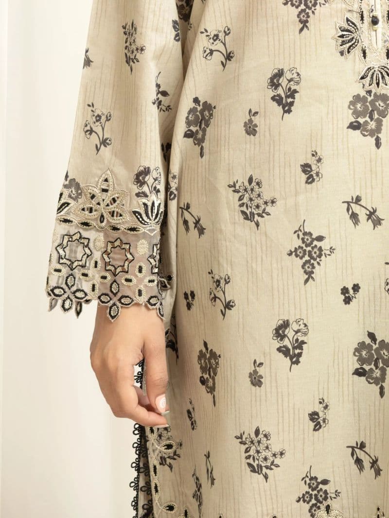 Embroidered Lawn Suit - EWU6V1-33003-3P thumbnail