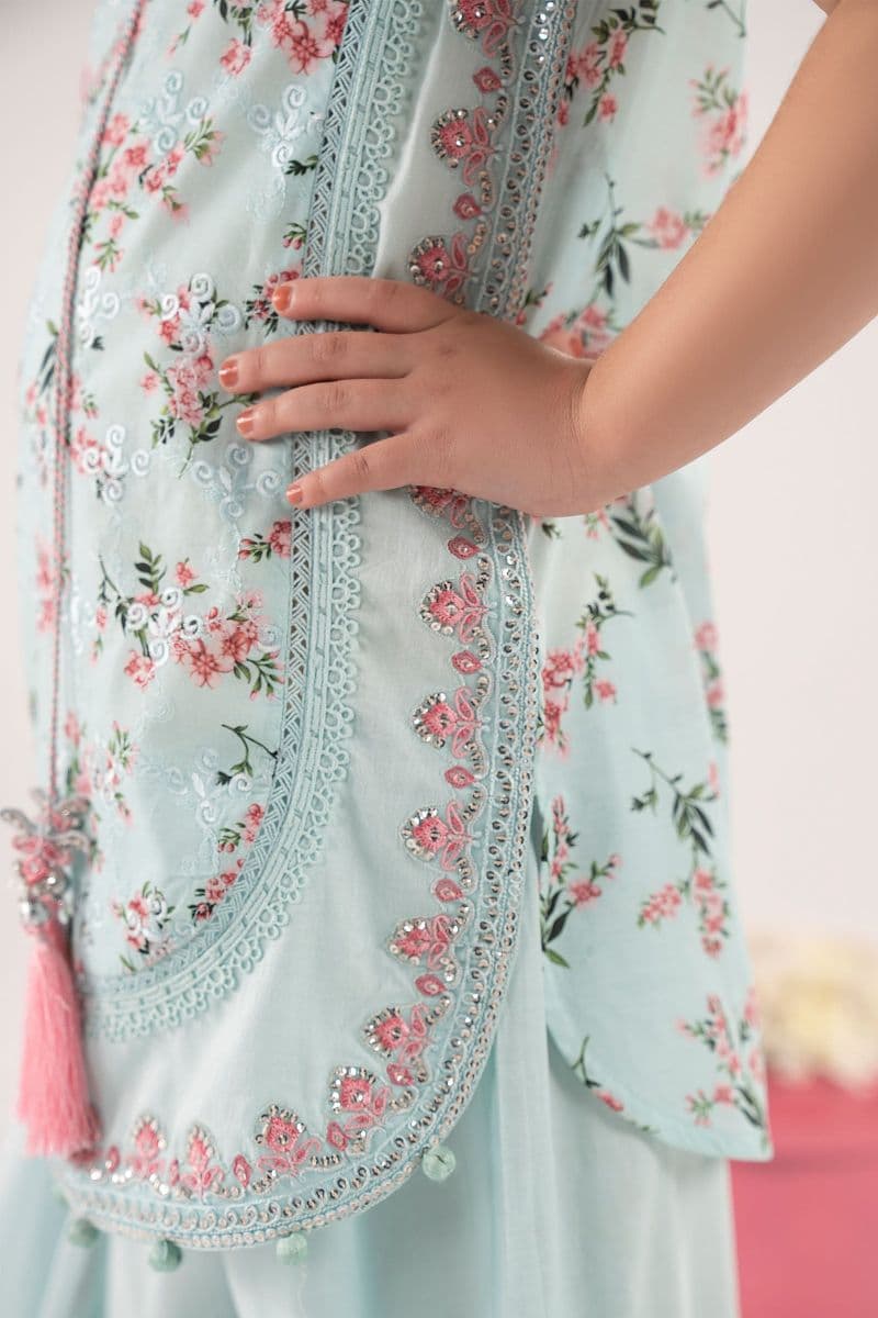 3 Piece Embroidered Lawn Suit thumbnail